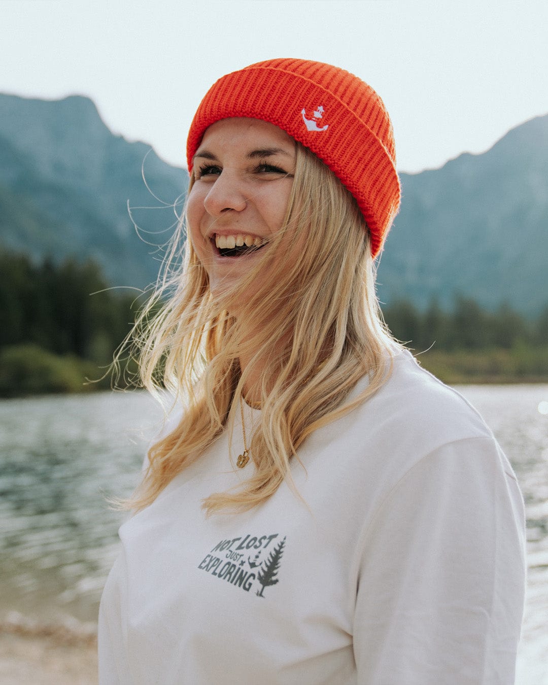 Logo Stitch Harbour Beanie - Fire Red